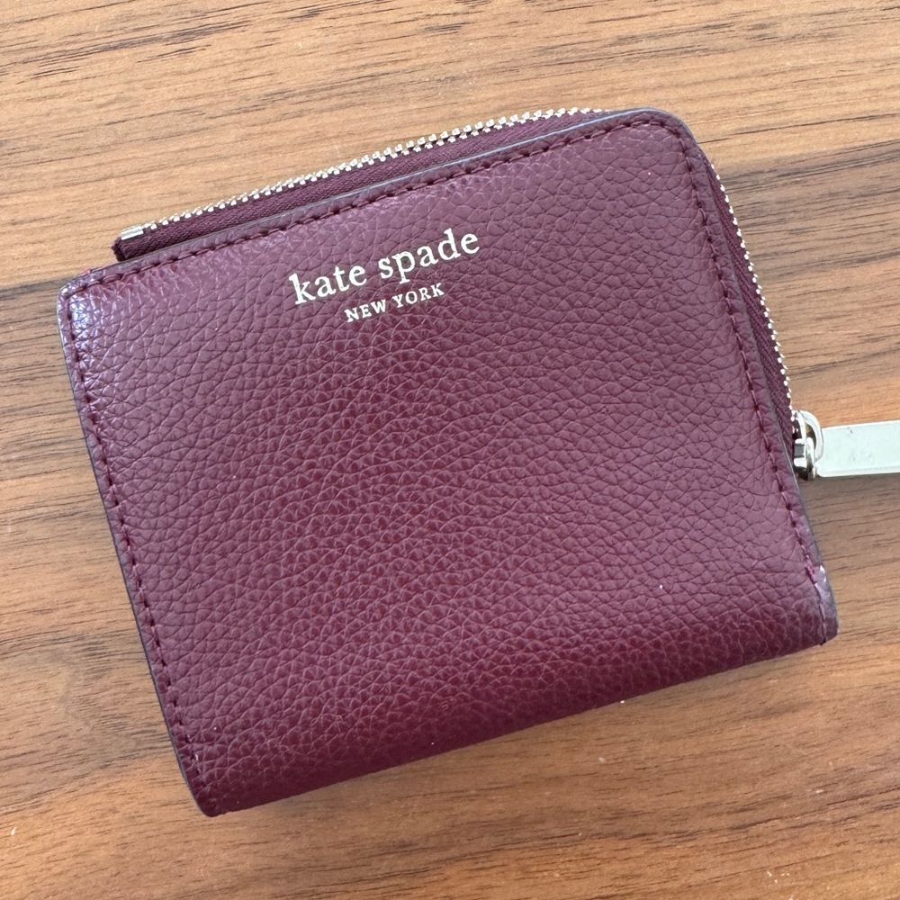 LIKE NEW Kate Spade Eva L-zip bifold wallet in Cherrywood